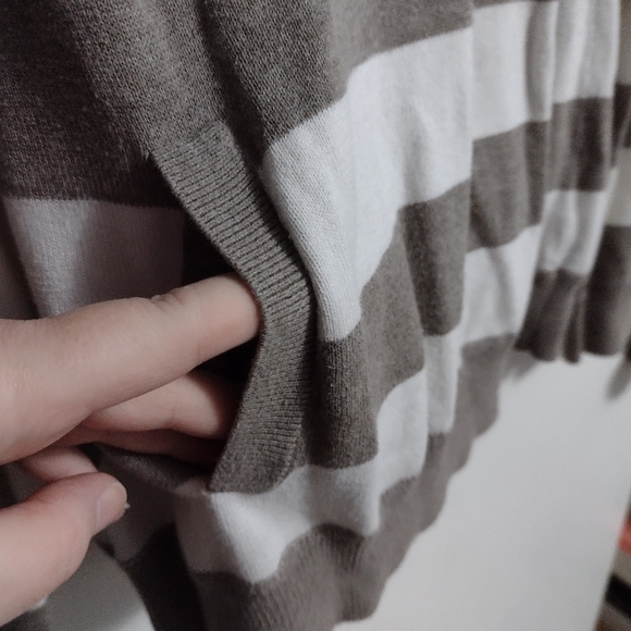 Esprit striped knit sweater with kangaroo pocket - Picture 4 of 5